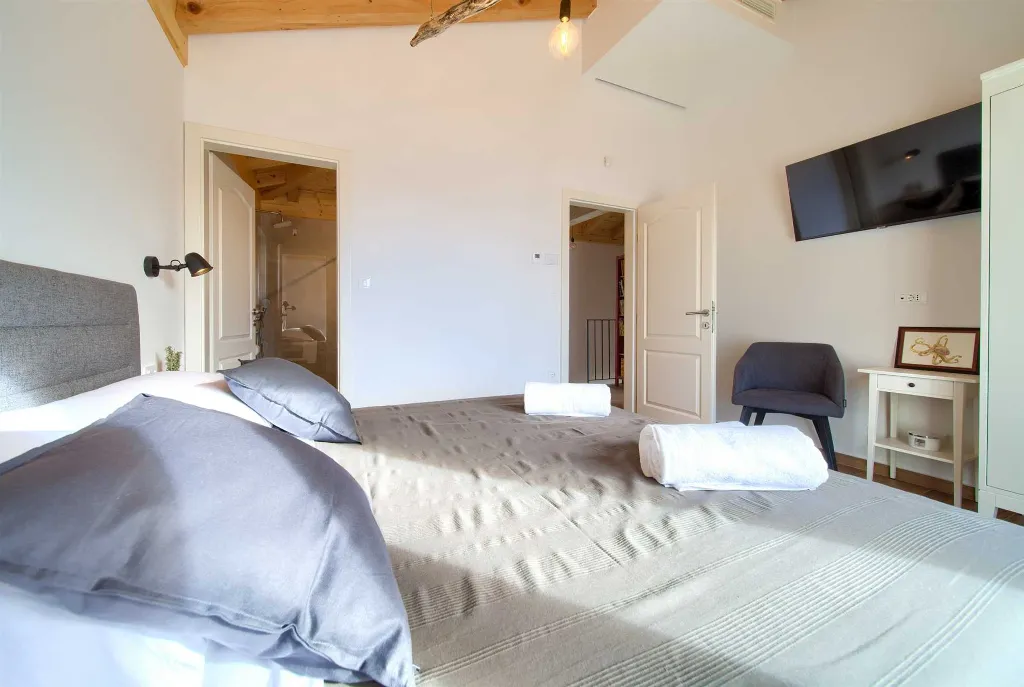 Villa in Klimno with Heated Pool and Sea View