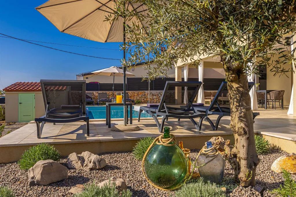 Villa in Klimno with Heated Pool and Sea View