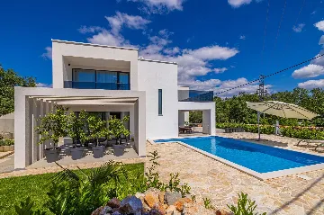 Private Pool Villa in Žgaljići for 10 Guests