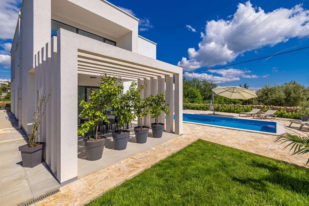 Private Pool Villa in Žgaljići for 10 Guests