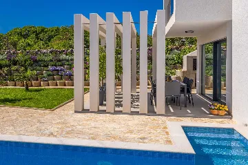 Private Pool Villa in Žgaljići for 10 Guests