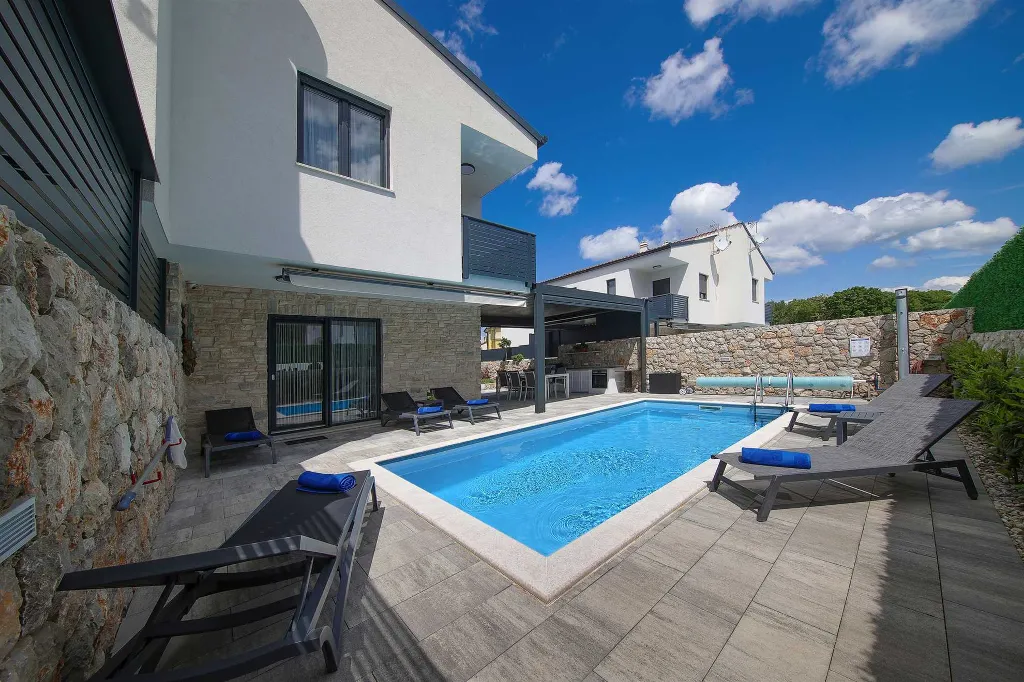 Malinska 3-Bedroom House with Heated Private Pool