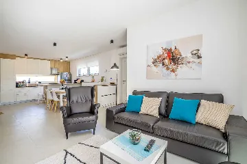 Malinska 3-Bedroom House with Heated Private Pool