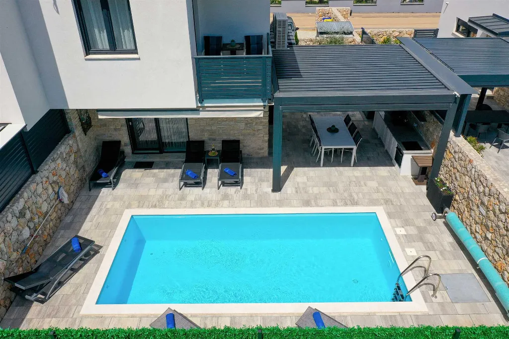 Malinska 3-Bedroom House with Heated Private Pool