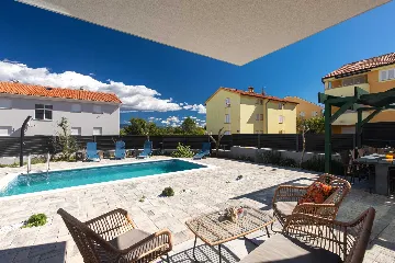 Ground-Floor Apartment in Čižići with Pool