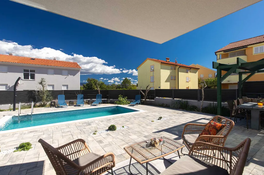Ground-Floor Apartment in Čižići with Pool