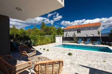 Ground-Floor Apartment in Čižići with Pool