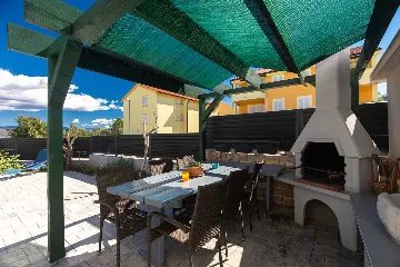 Ground-Floor Apartment in Čižići with Pool