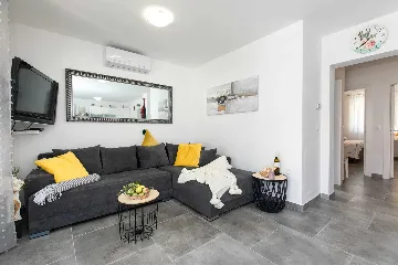 Ground-Floor Apartment in Čižići with Pool