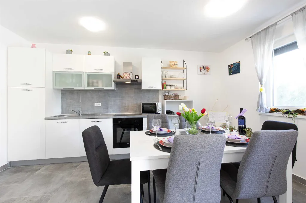 Ground-Floor Apartment in Čižići with Pool