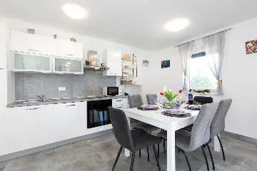 Ground-Floor Apartment in Čižići with Pool