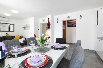 Ground-Floor Apartment in Čižići with Pool