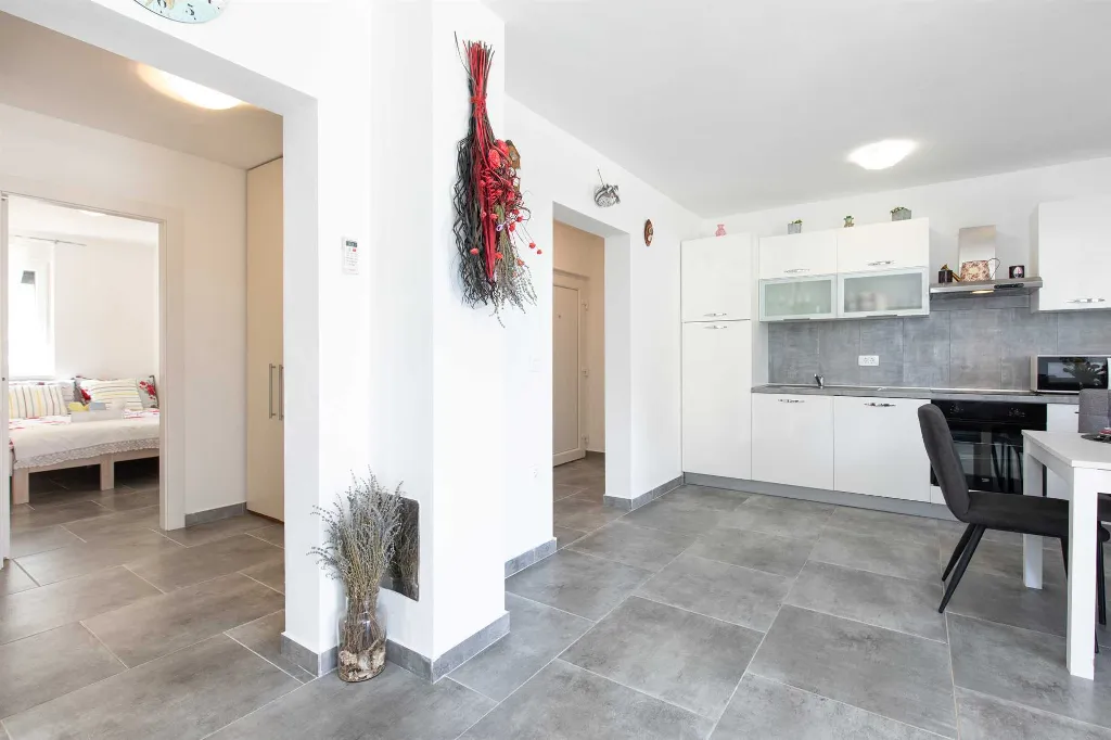 Ground-Floor Apartment in Čižići with Pool