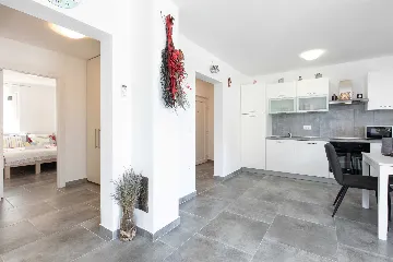 Ground-Floor Apartment in Čižići with Pool