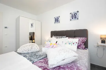 Ground-Floor Apartment in Čižići with Pool