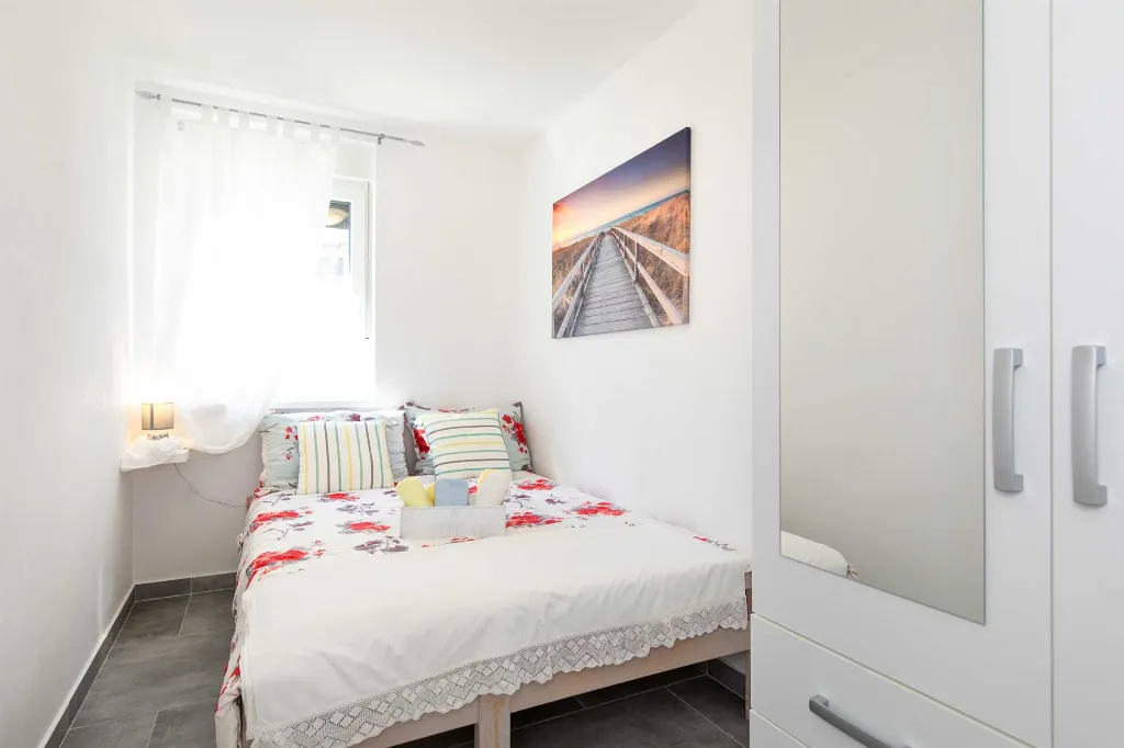 Ground-Floor Apartment in Čižići with Pool