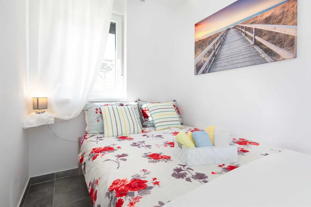 Ground-Floor Apartment in Čižići with Pool
