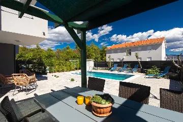 Ground-Floor Apartment in Čižići with Pool