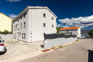 Ground-Floor Apartment in Čižići with Pool