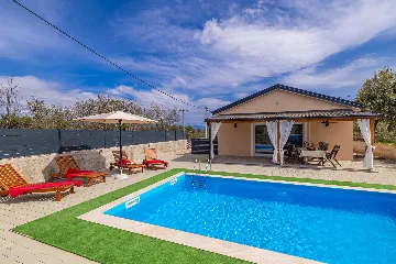 Holiday House in Žestilac for Up to 6 Guests