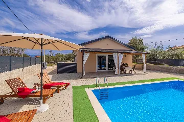 Holiday House in Žestilac for Up to 6 Guests