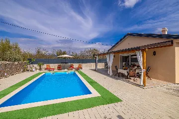 Holiday House in Žestilac for Up to 6 Guests