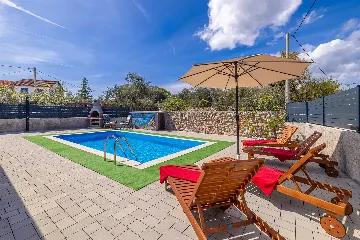 Holiday House in Žestilac for Up to 6 Guests