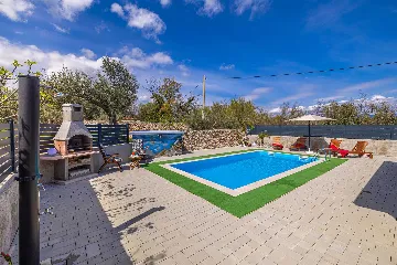 Holiday House in Žestilac for Up to 6 Guests