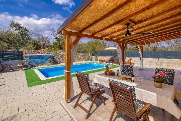 Holiday House in Žestilac for Up to 6 Guests