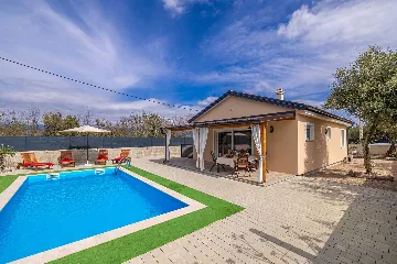 Holiday House in Žestilac for Up to 6 Guests