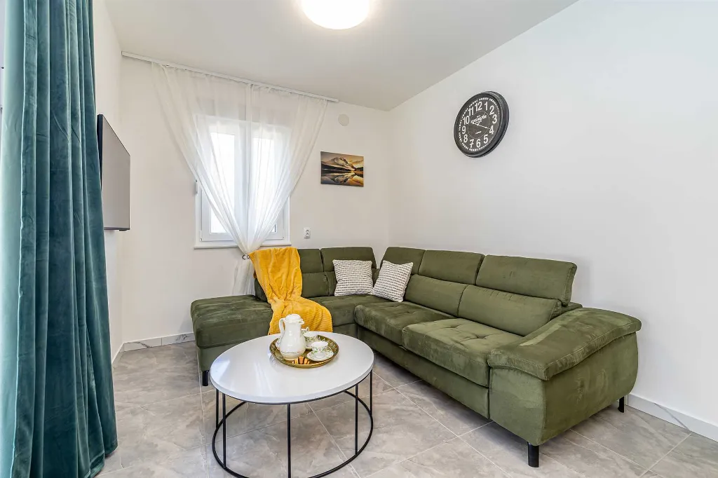 Holiday House in Žestilac for Up to 6 Guests