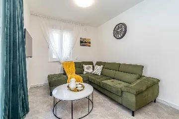 Holiday House in Žestilac for Up to 6 Guests