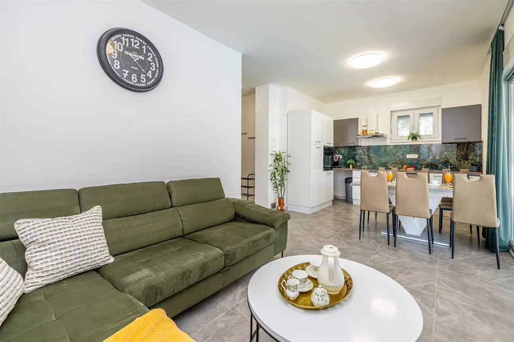 Holiday House in Žestilac for Up to 6 Guests