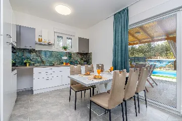 Holiday House in Žestilac for Up to 6 Guests