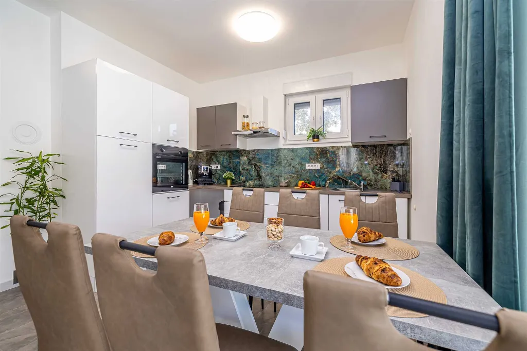 Holiday House in Žestilac for Up to 6 Guests