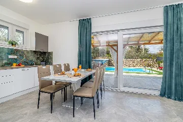 Holiday House in Žestilac for Up to 6 Guests