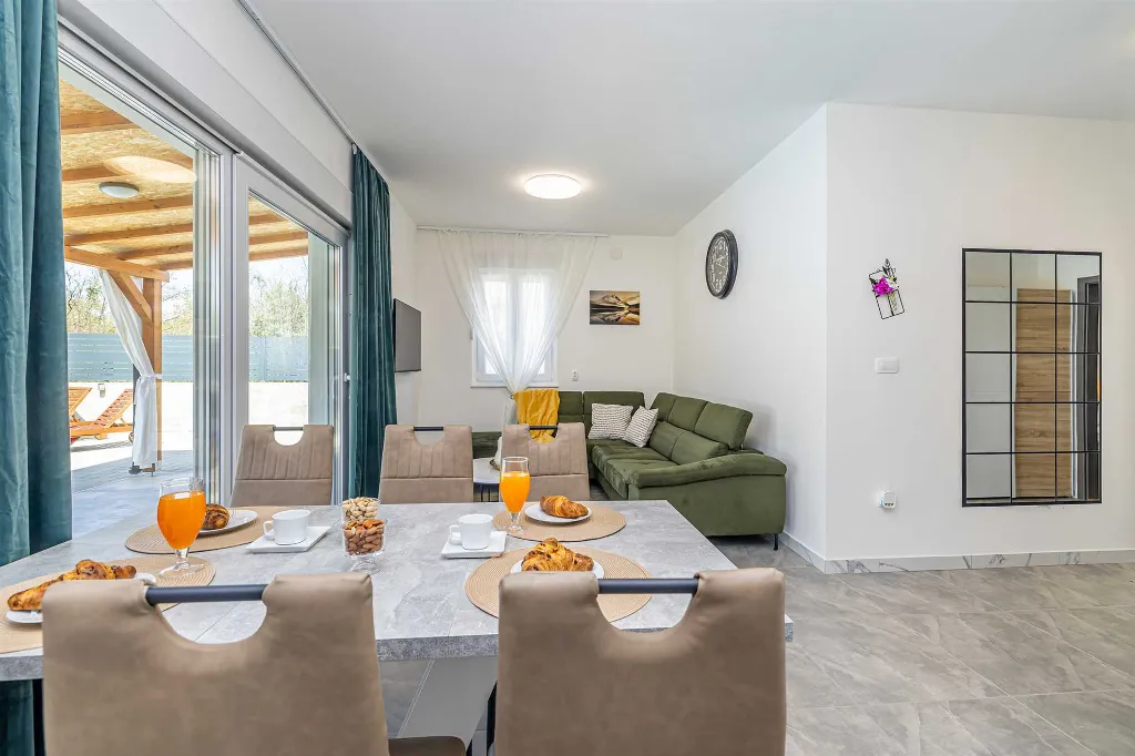 Holiday House in Žestilac for Up to 6 Guests