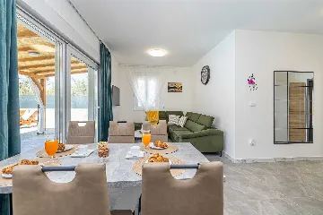 Holiday House in Žestilac for Up to 6 Guests