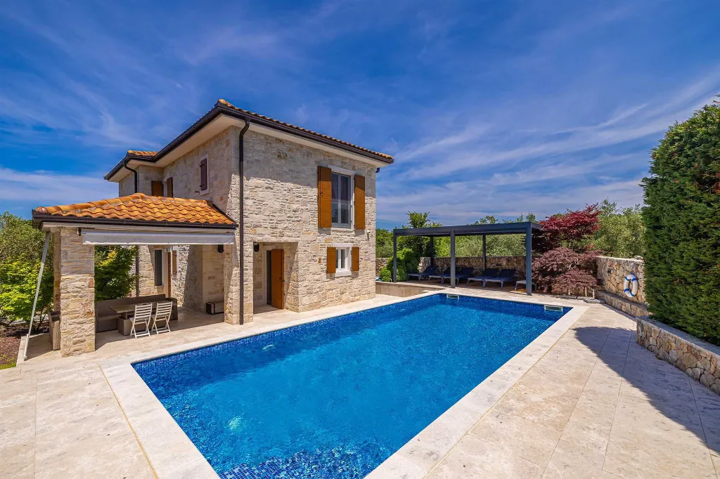 Holiday House with Private Pool in Malinska