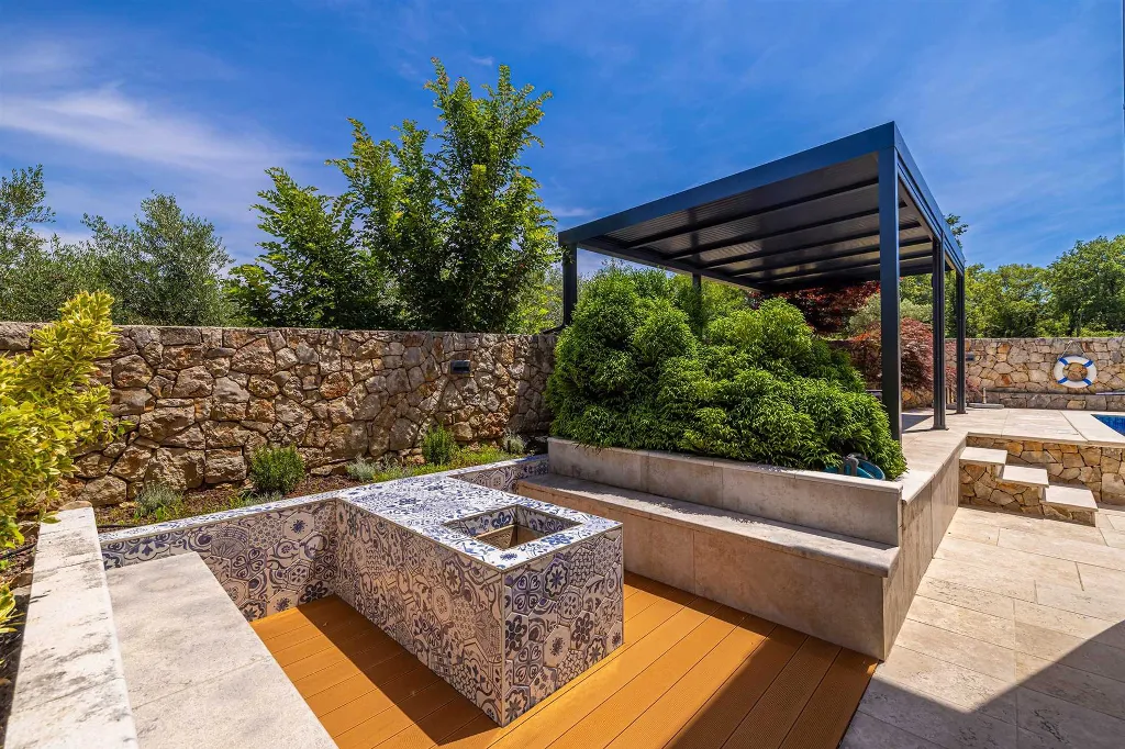 Holiday House with Private Pool in Malinska