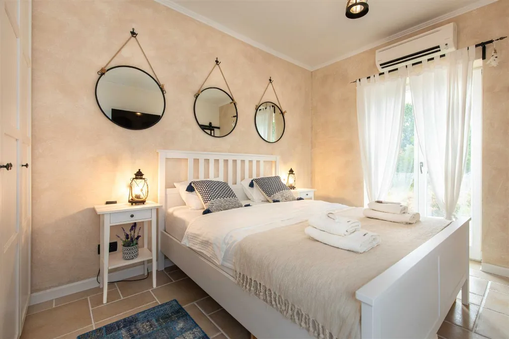Holiday House with Private Pool in Malinska