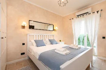 Holiday House with Private Pool in Malinska