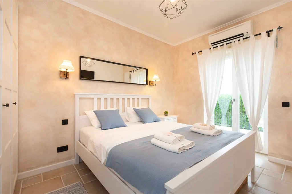 Holiday House with Private Pool in Malinska