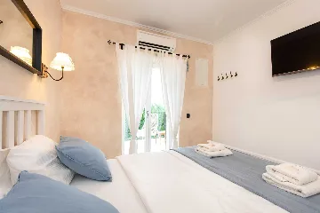 Holiday House with Private Pool in Malinska