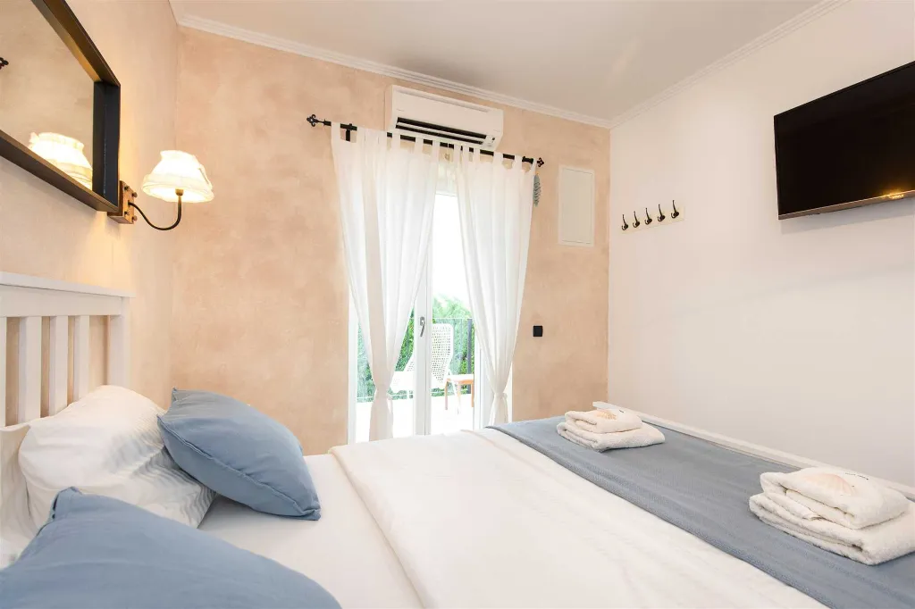 Holiday House with Private Pool in Malinska