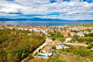 Holiday House with Private Pool in Malinska