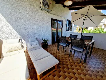 Poreč 1-Bedroom Apartment with Two Balconies