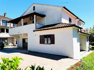 Poreč 1-Bedroom Apartment with Two Balconies
