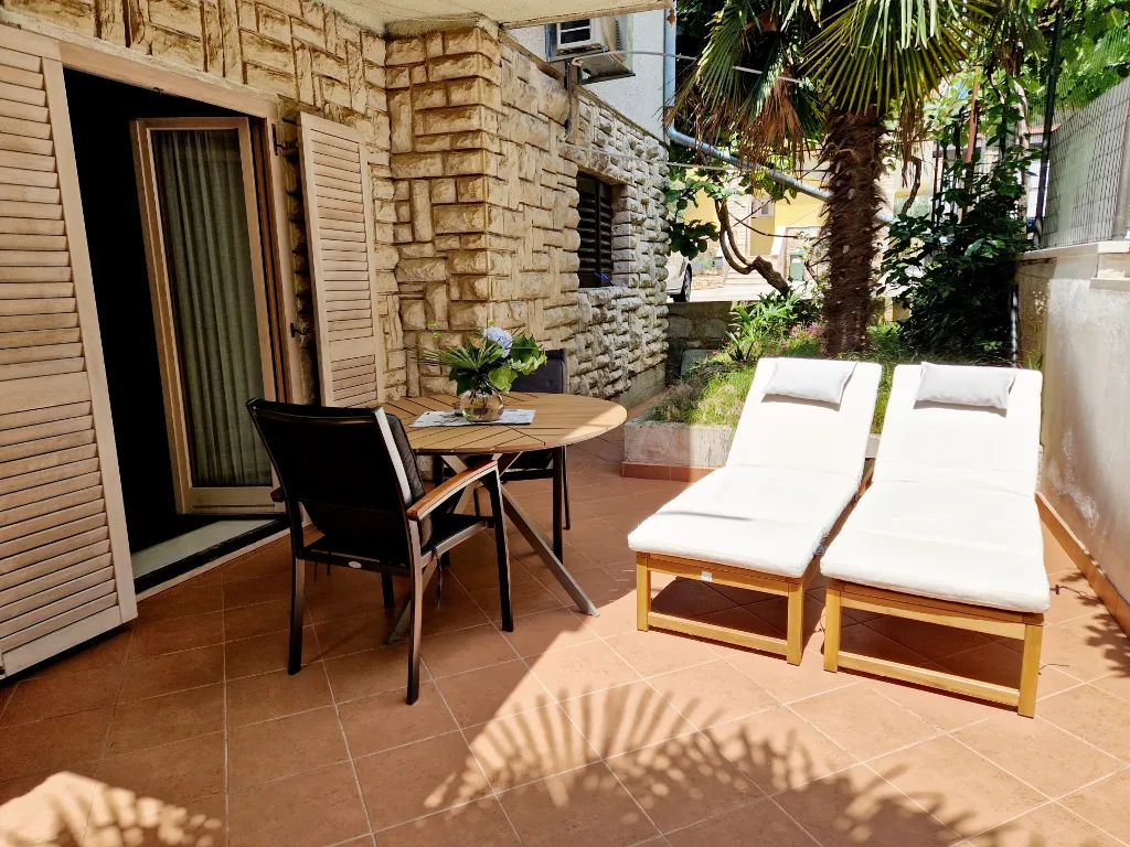 1-Bedroom Apartment with Private Terrace in Poreč