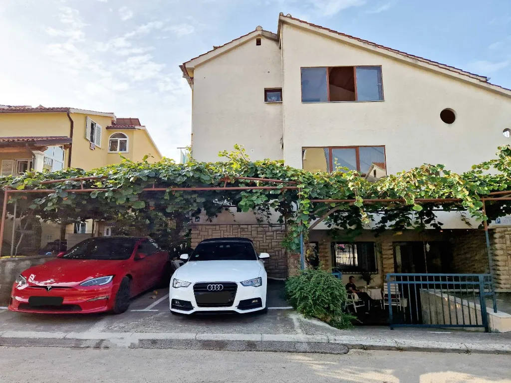 1-Bedroom Apartment with Private Terrace in Poreč